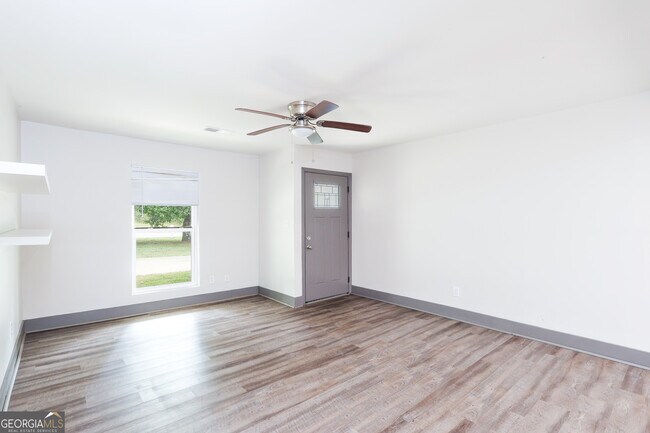 Building Photo - 657 Senoia Rd