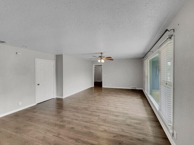Foto del edificio - updated 4/2 near Tech and Medical district.