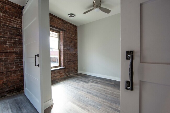 Building Photo - 490 Pearl St