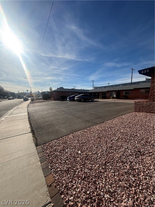 Building Photo - 820 A