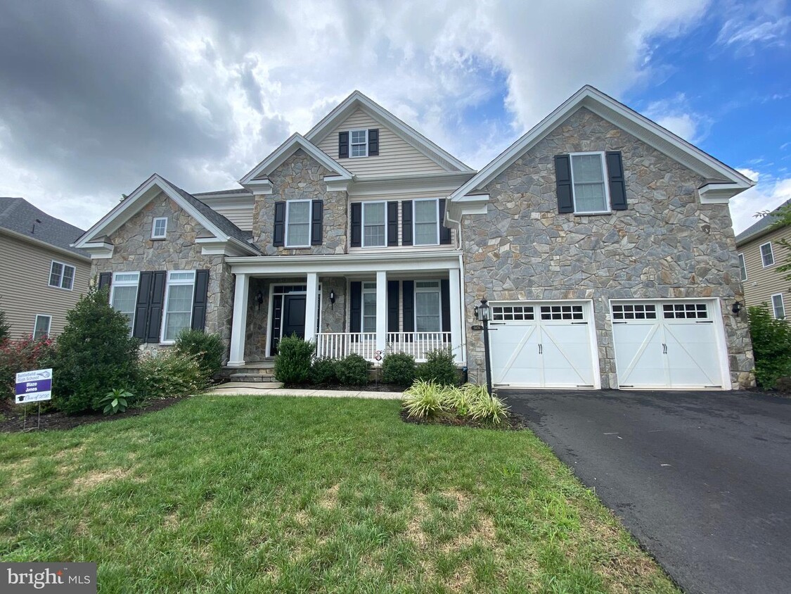 Primary Photo - 5876 Waterloo Bridge Cir