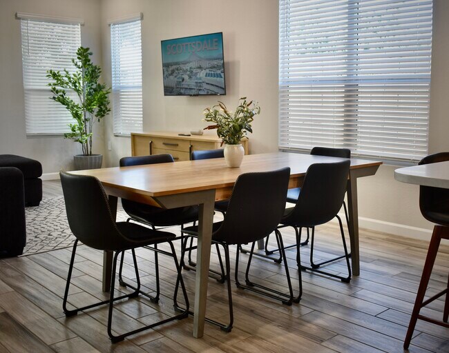 Foto del edificio - 5128 E Coolbrook Ave