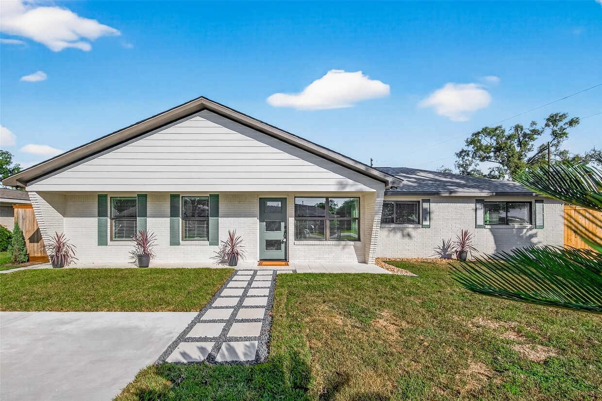 Foto principal - 9242 Autauga St