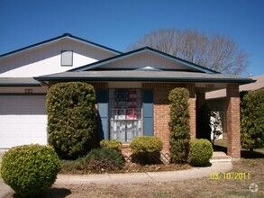 Building Photo - 109 Deerglen Ave