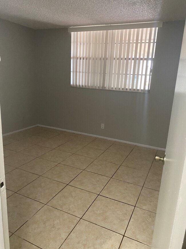 Building Photo - 3181 W Hallandale Beach Blvd