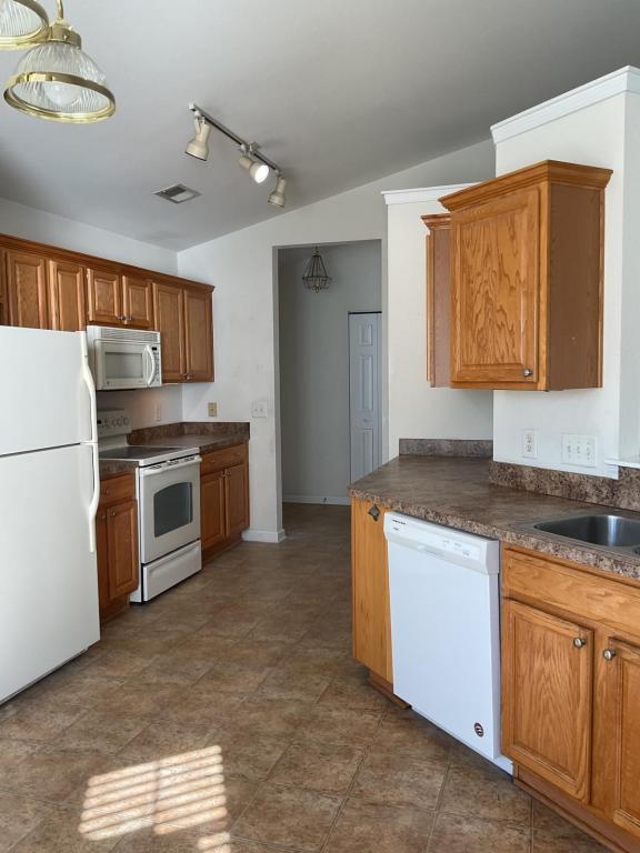 Building Photo - 585 Ambrosia Loop