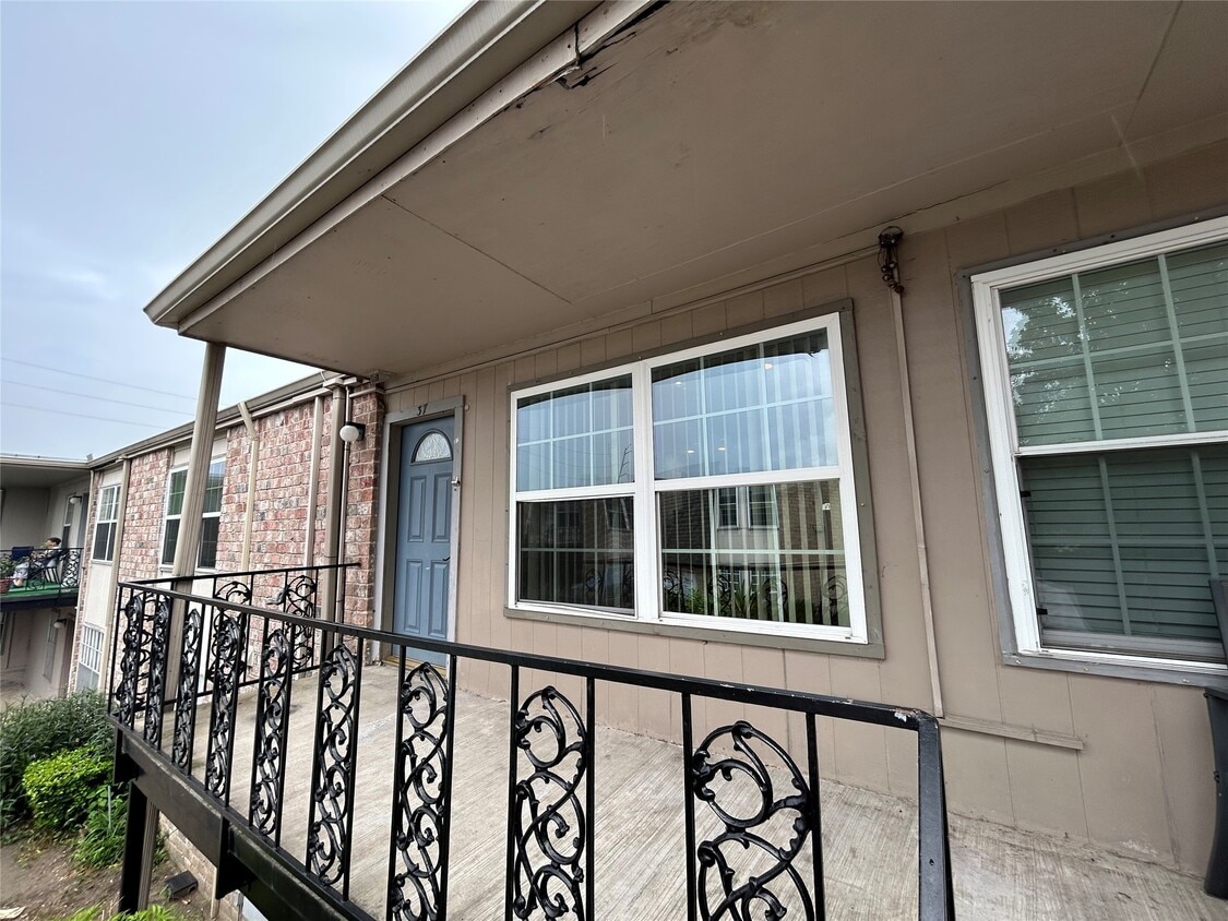 Primary Photo - 5550 N Braeswood Blvd