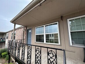 Building Photo - 5550 N Braeswood Blvd