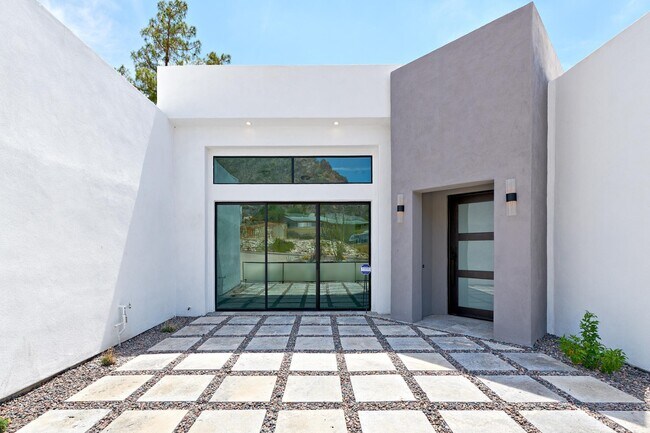 Foto del edificio - 2423 E Lincoln Cir