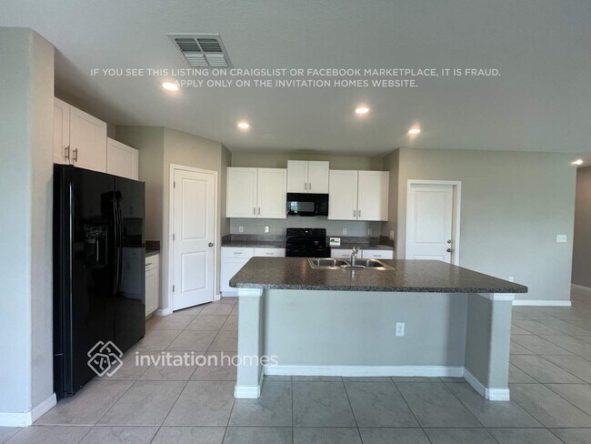 Foto del edificio - 15618 Greenleaf Bay St