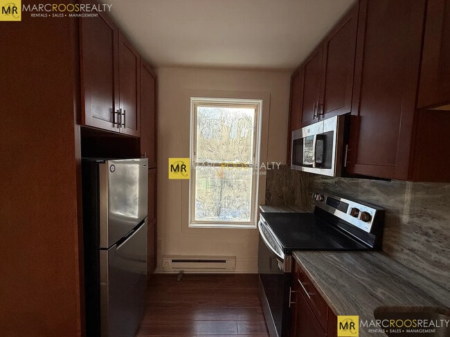 Foto del edificio - 682 Parker St