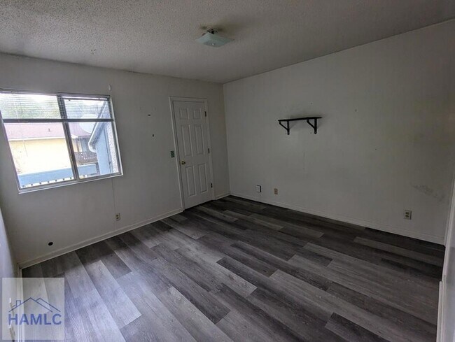 Foto del edificio - 910 Brett Dr