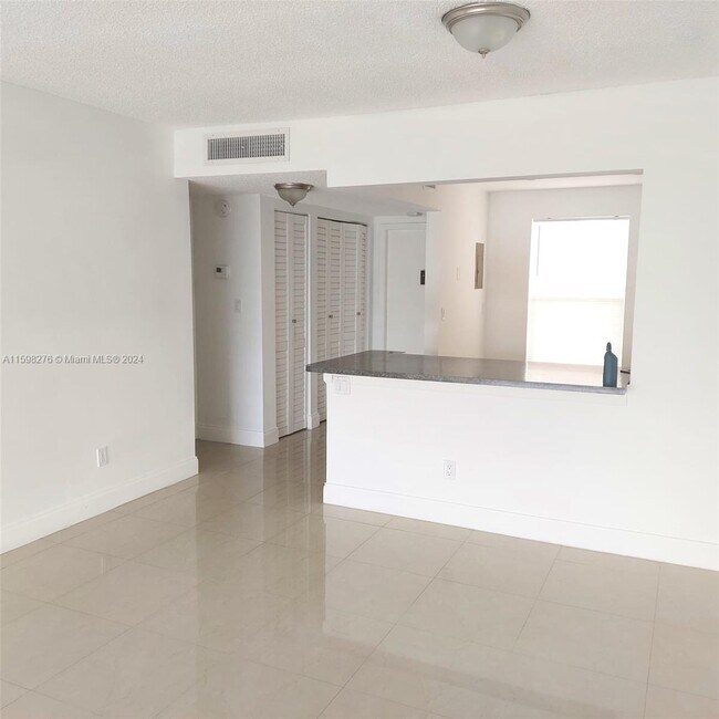 Foto del edificio - 6300 NW 62nd St