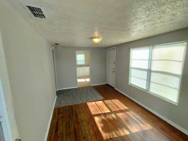 Building Photo - 5535 Wesconnett Blvd