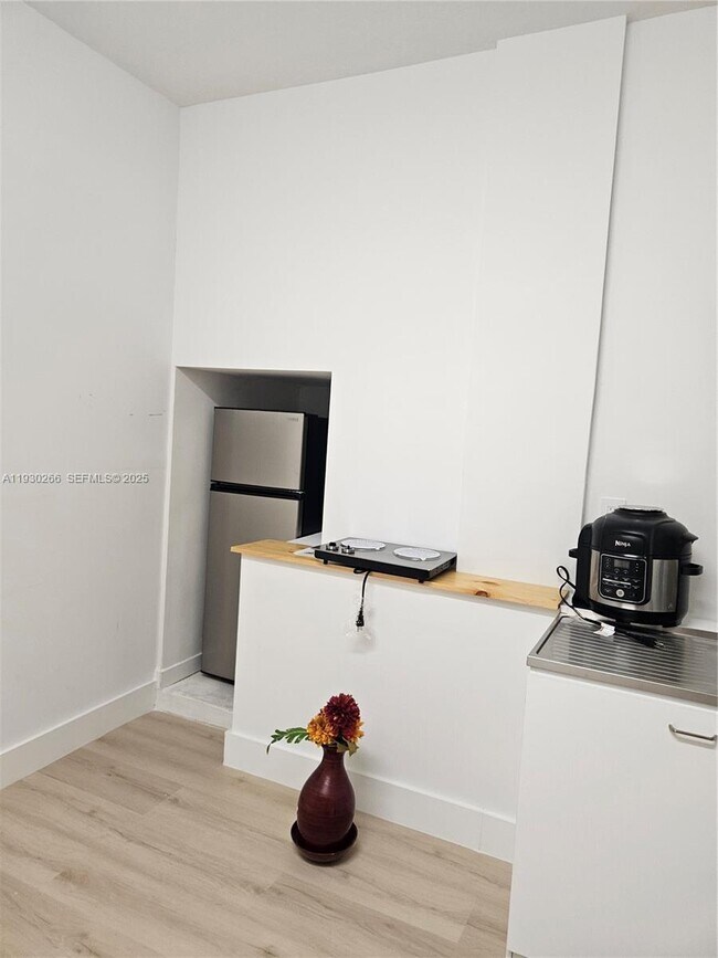 Foto del edificio - 157 NE 13th St