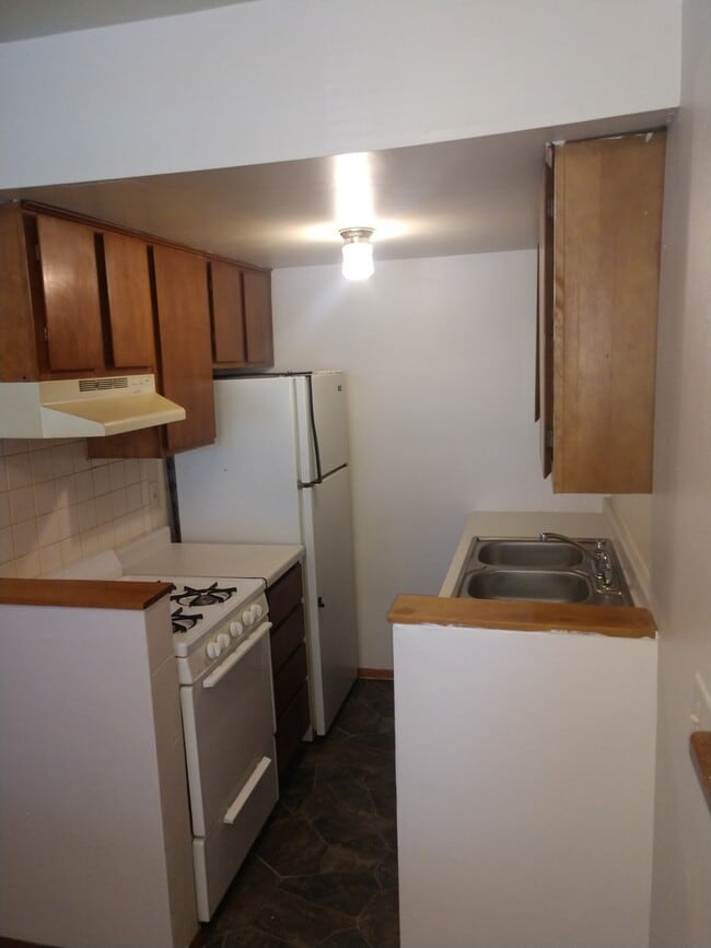 Building Photo - 403 Ellen Ave
