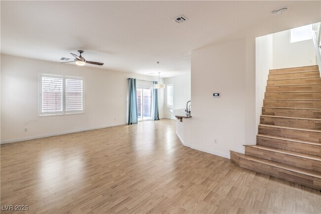 Foto del edificio - 6206 Clapton Way