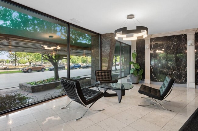 Foto del edificio - 3420 N Lake Shore Dr