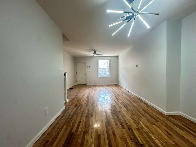 Foto del edificio - 5663 Matthews St