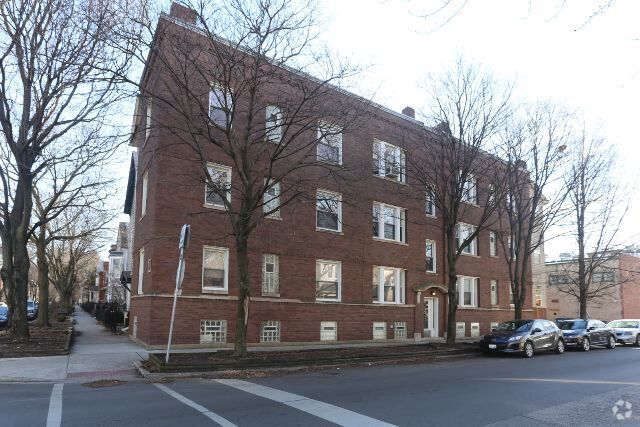 Building Photo - 3221 N Leavitt St