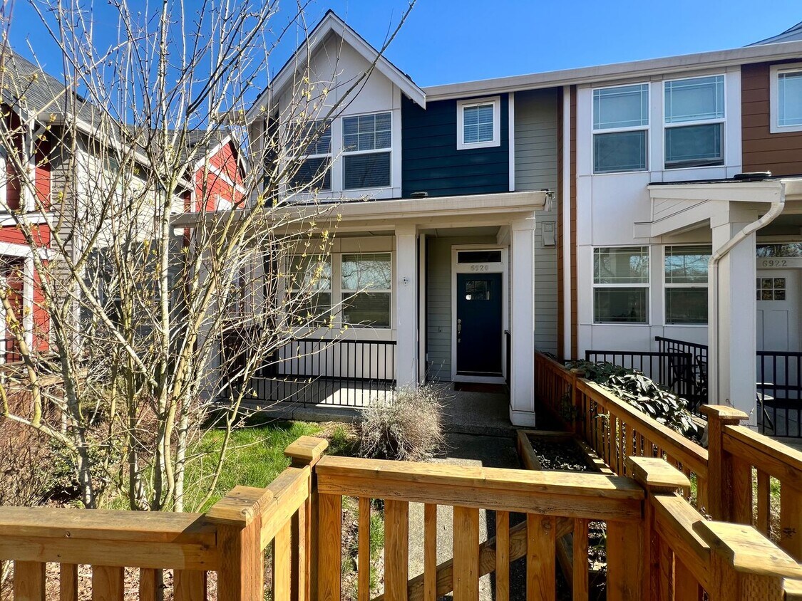 Primary Photo - West Seattle Townhouse