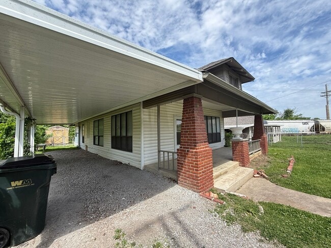 Building Photo - Sapulpa 3 bedroom 2 Bath