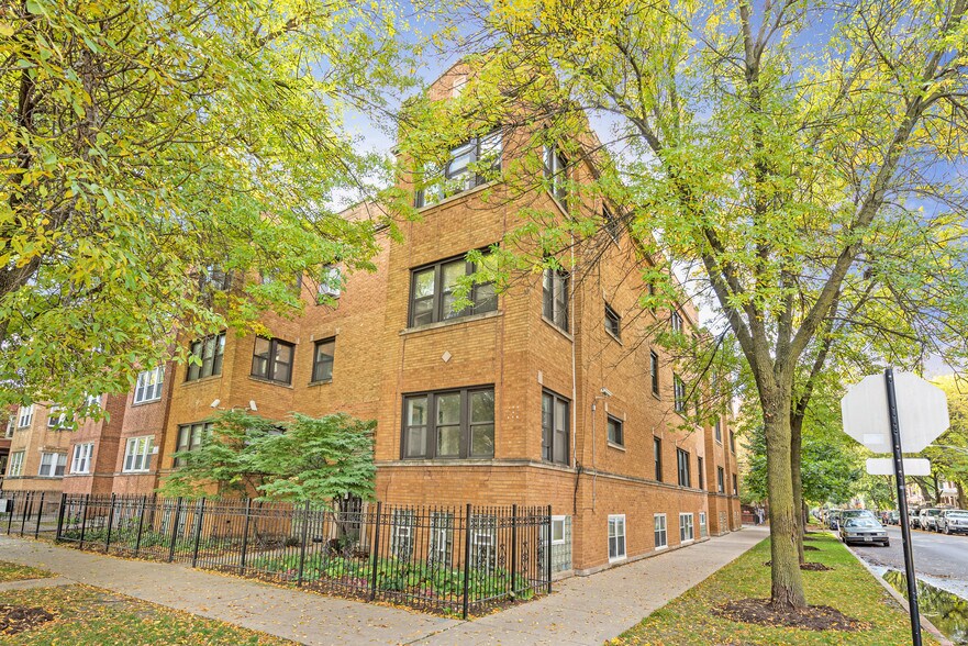 Foto principal - 3821 W Wrightwood Ave