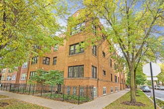 Building Photo - 3821 W Wrightwood Ave