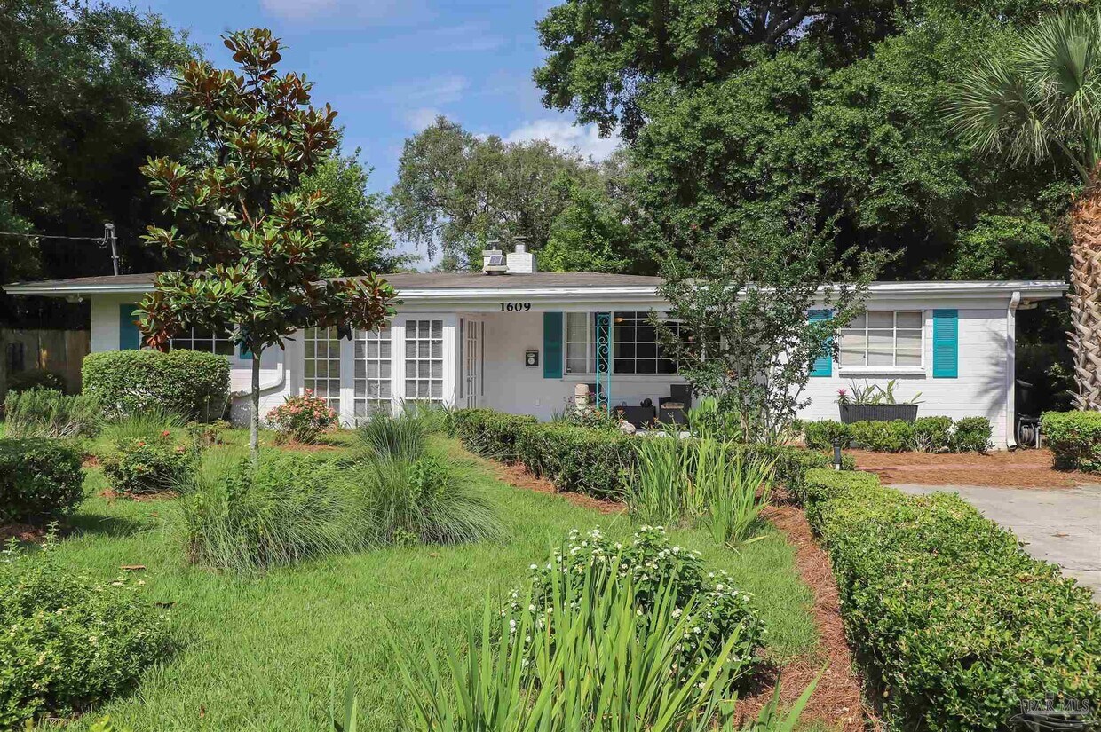 Foto principal - 1609 N Spring St