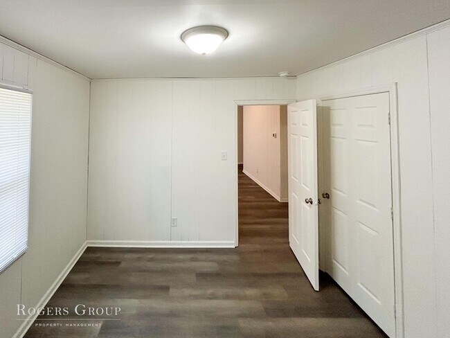 Foto del edificio - #450 - 100-102 Dent Ln Duplex