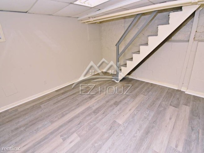 Foto del edificio - 3 br, 1 bath Apartment - 3318 Ravenwood Ave.