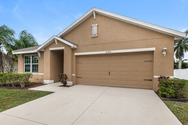 Building Photo - 2002 SE 12th St