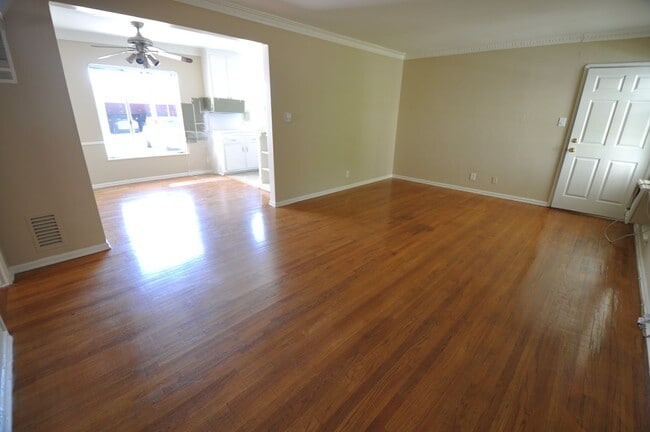 Building Photo - 11785 Laurelwood Dr