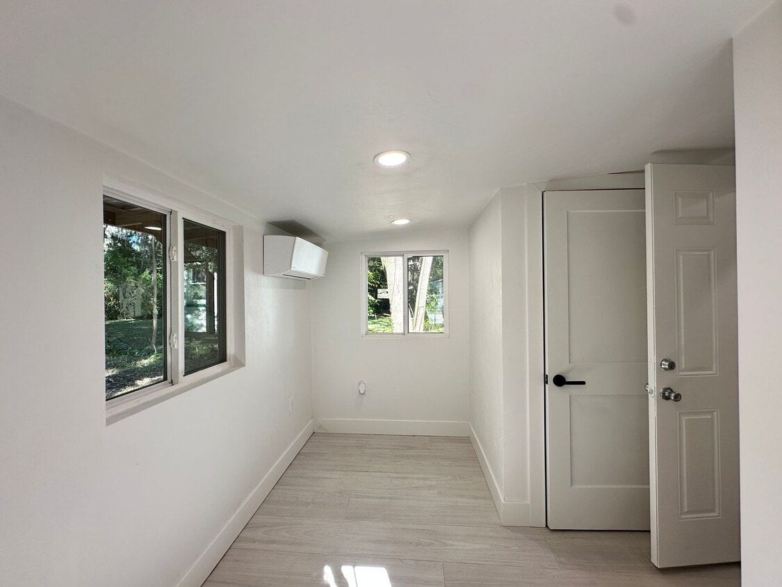 Foto principal - Cozy 1-Bedroom Cottage | All Utilities Included | Pet-Friendly