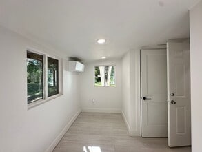 Building Photo - 204 NW 25 St