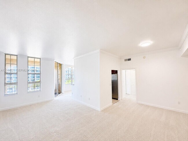 Foto del edificio - 3001 NE 185th St