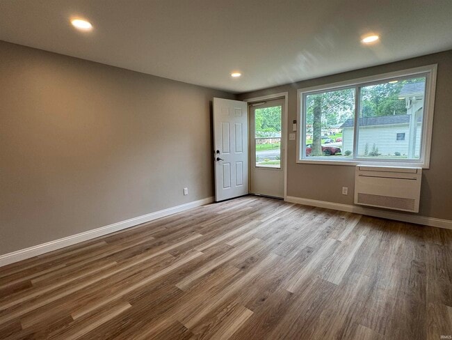 Building Photo - 423 N Cypress St