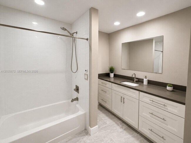 Foto del edificio - 1068 NE 35th St