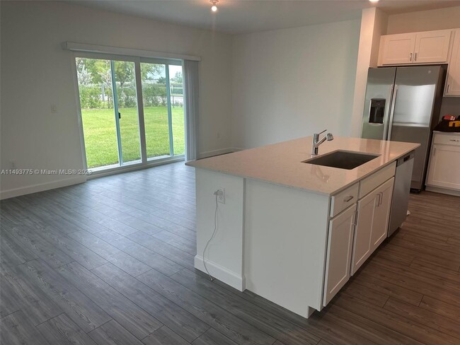 Foto del edificio - 4517 Dow Ln