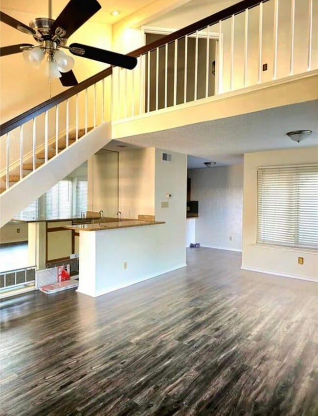 Building Photo - 565 Ranch Trl