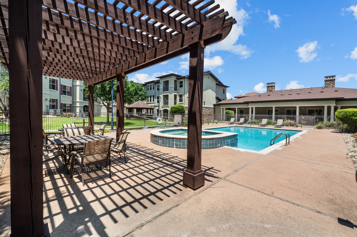 Foto principal - Tuscany Villas at Chase Oaks Senior Community