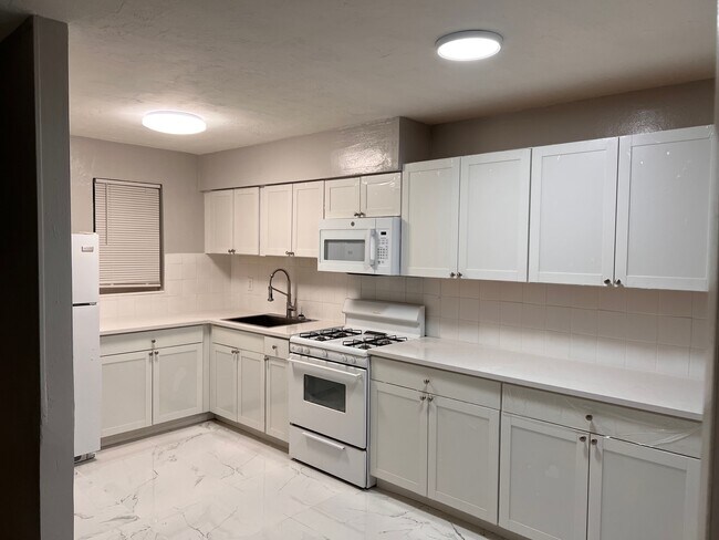 KITCHEN - 4300 SW 67th Ave