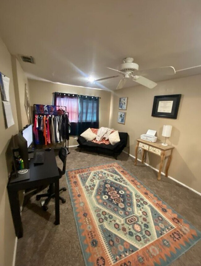 Building Photo - PRE-LEASING Nice 3 bedroom
