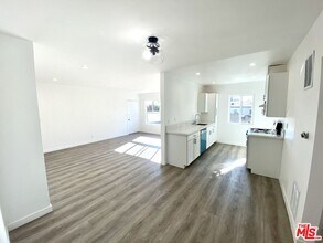 Building Photo - 1000 Havenhurst Dr