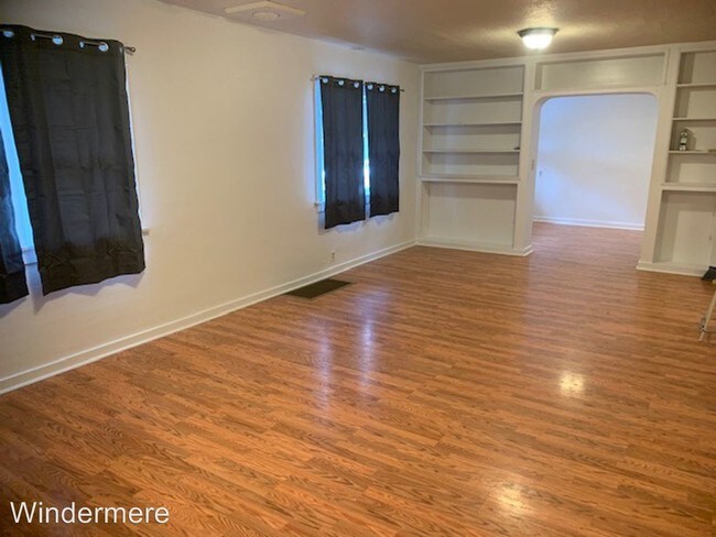 Building Photo - 4 br, 1.5 bath House - 635 SE Side Street