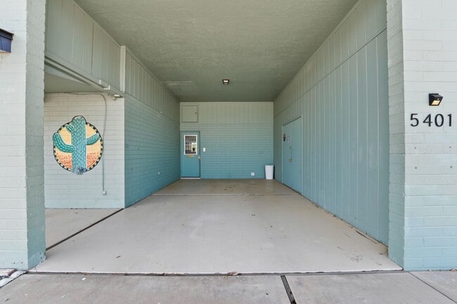 Building Photo - 5401 E Decatur St