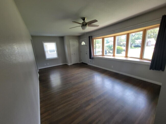 Foto del edificio - Spacious House Located in Washington Schoo...