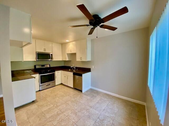 Building Photo - 590 N Los Robles Ave