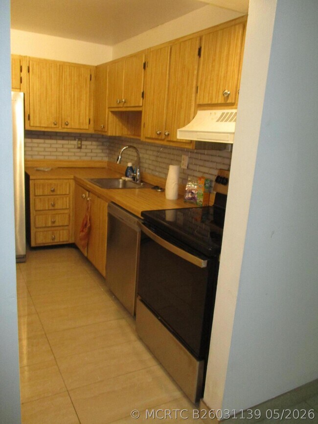 Building Photo - 6751 N University Dr
