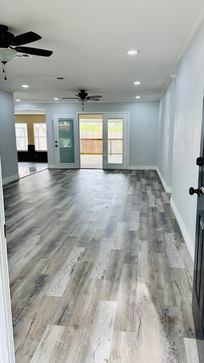 Photo - 532 NW Douglas St House